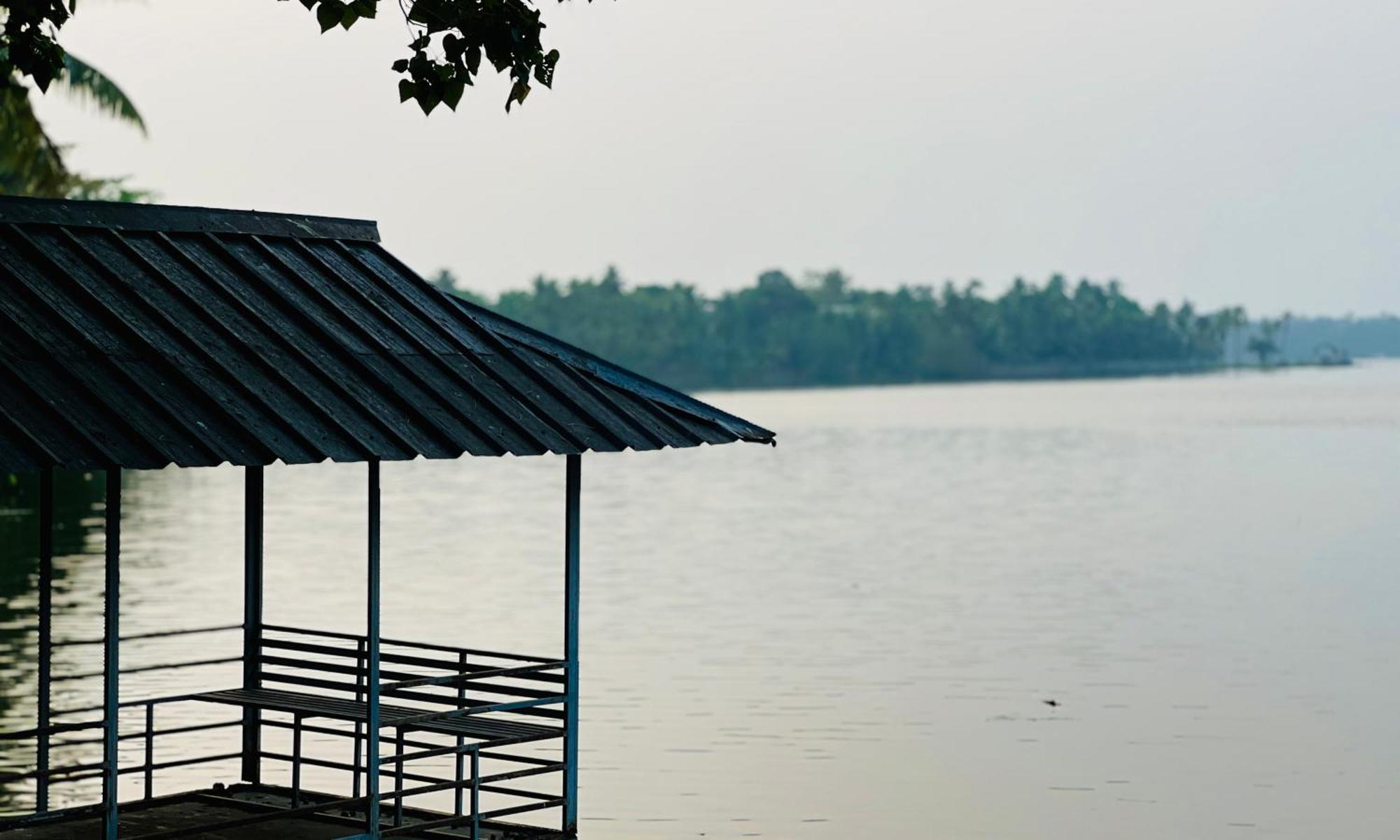 Apartamento Waterfront By Palmyra Kollam Exterior foto