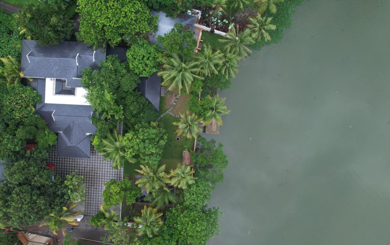 Apartamento Waterfront By Palmyra Kollam Exterior foto