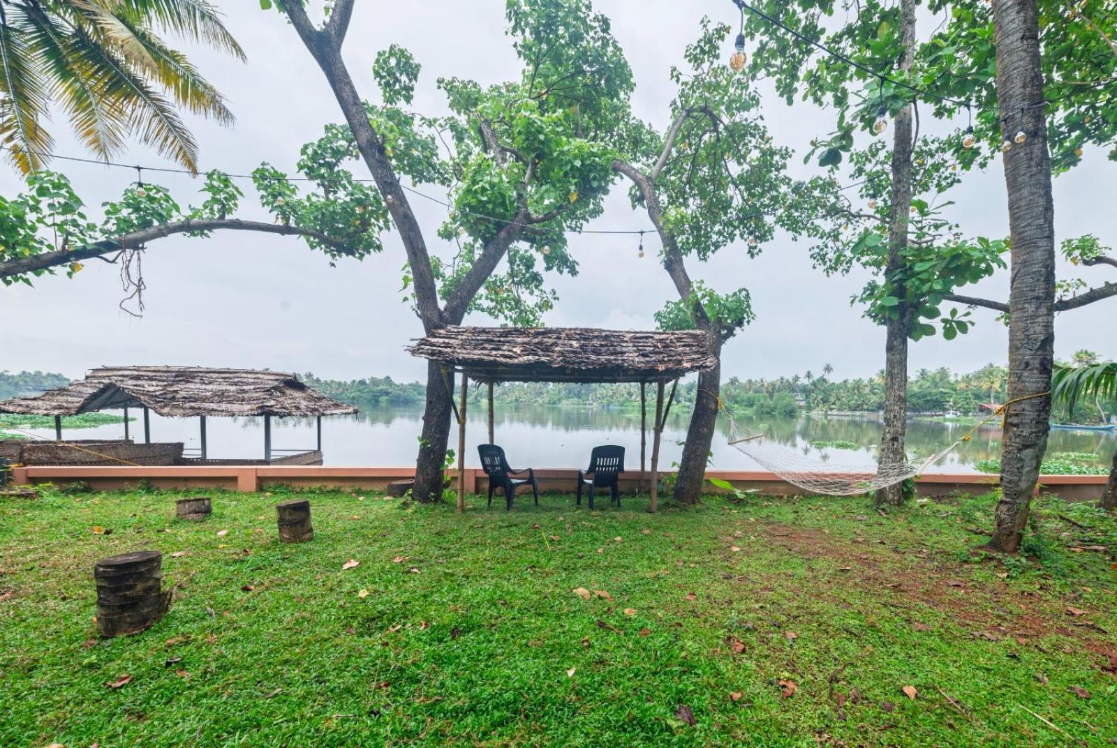 Apartamento Waterfront By Palmyra Kollam Exterior foto