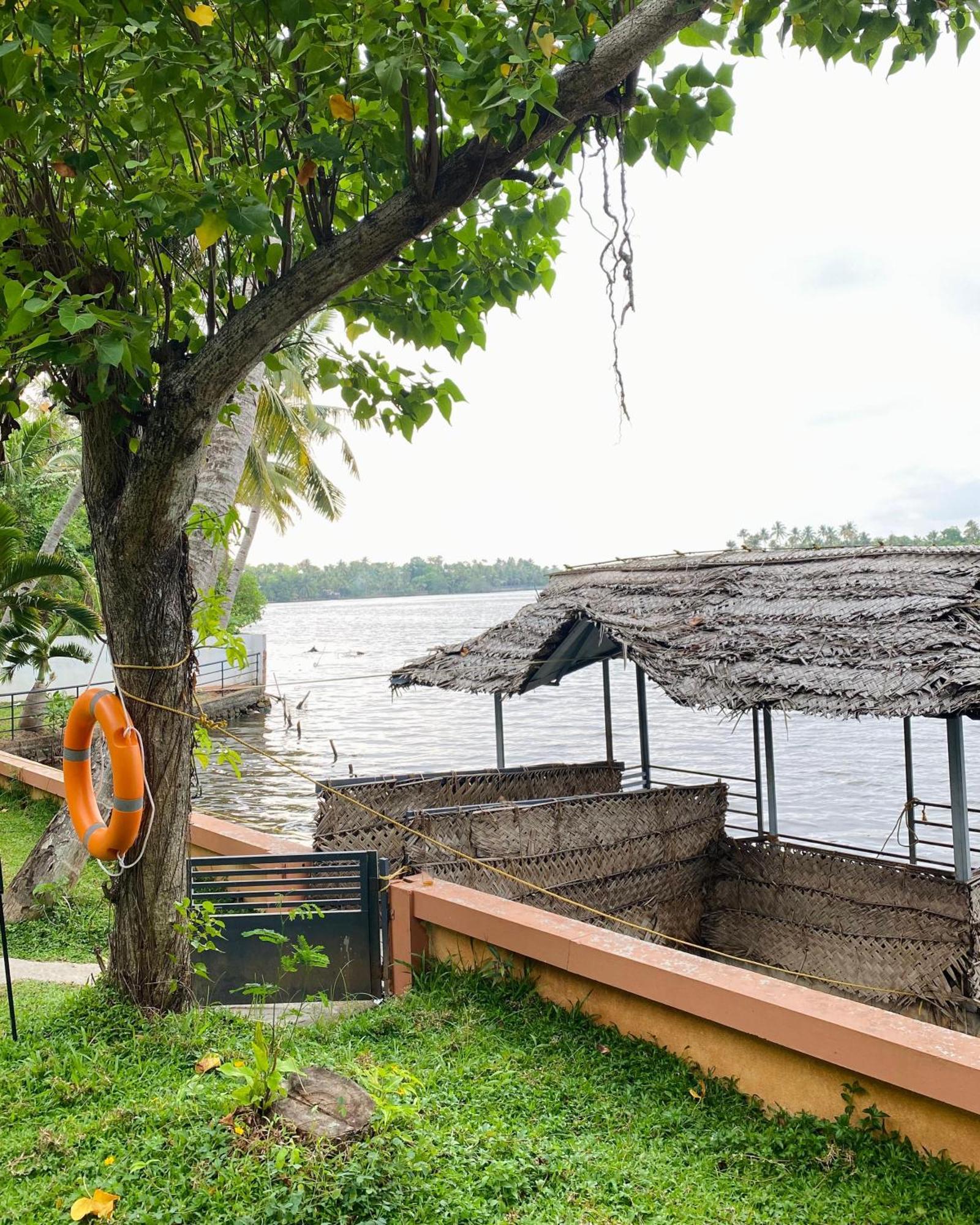 Apartamento Waterfront By Palmyra Kollam Exterior foto